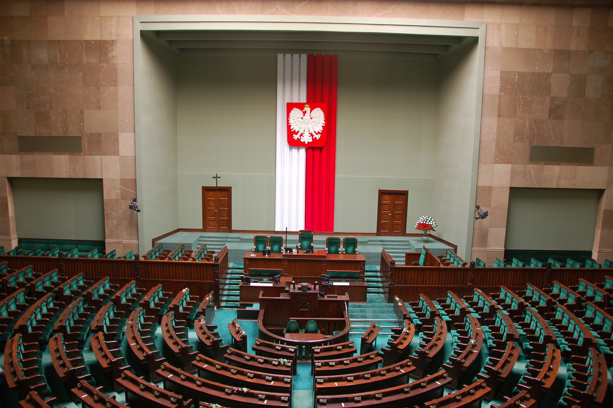 Bumelanci z Wiejskiej dostaną więcej pieniędzy