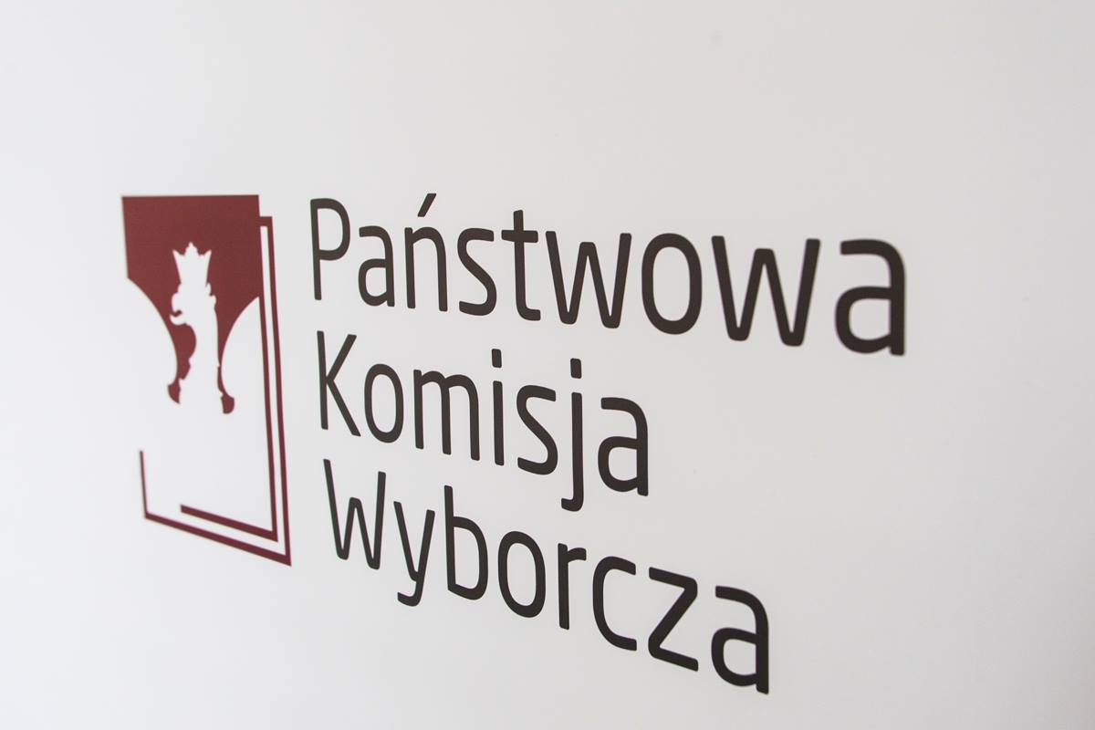 Partyjne swojaki walczą o kasę i stołki