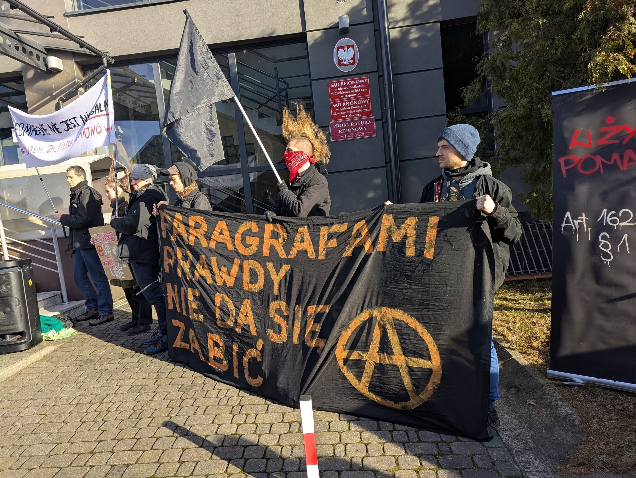 Państwo polskie próbuje wsadzić ludzi za uratowanie innych ludzi przed śmiercią