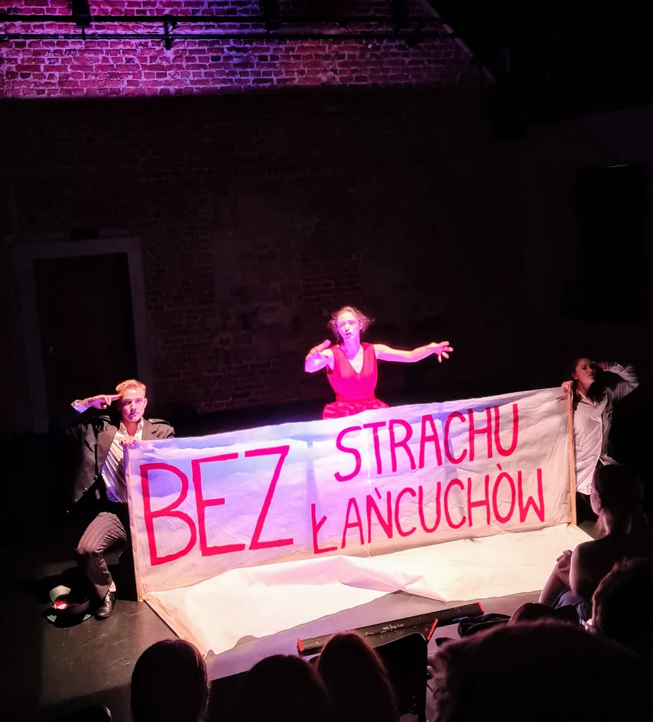 Kiedyś Różą byłam, dziś gniję w kanale