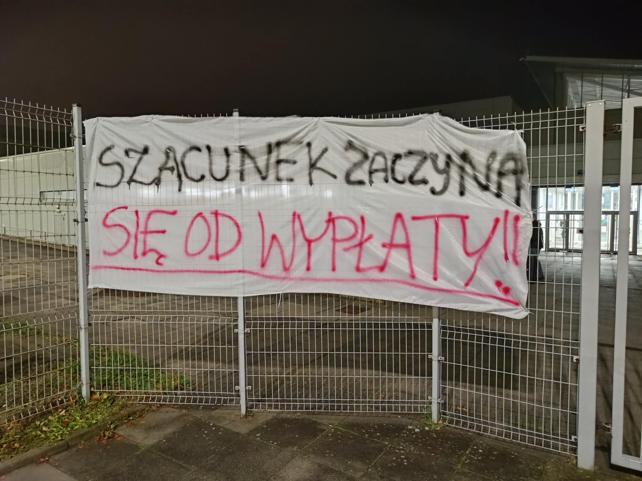 Dwie wygrane pracowników w końcówce roku