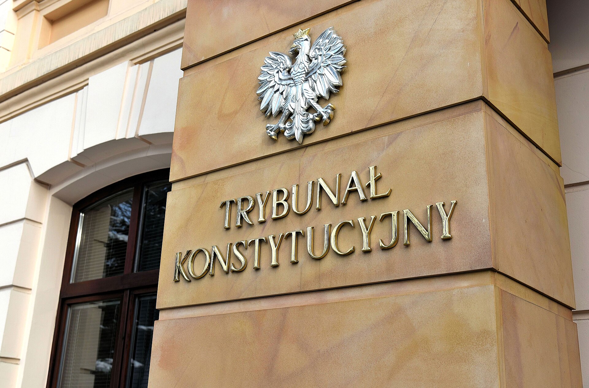 Trybunał rozszarpany, problemy nierozwiązane